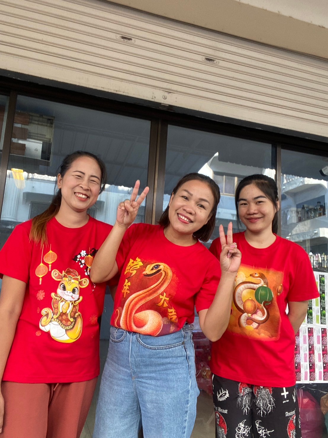 รับผลิตและพิมพ์ "เสื้อตรุษจีน/เสื้อสีแดง" คุณภาพพรีเมียม!