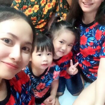 เสื้อลายดอก สีสวยๆลายแจ่ม ราคาไม่แพง ไม่ว่าจะเล่นสงกรานต์ ปีไหนก็เด่นสุดๆ