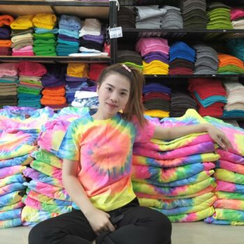 แหล่งขายเสื้อมัดย้อมราคาถูก สวยๆ ใส่ได้ทุกเทศกาล รับพิมพ์เสื้อ สกรีนเสื้อ